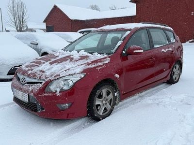 Begagnad Hyundai i30 128 HK (94 kW) 2011 Röd Kombi