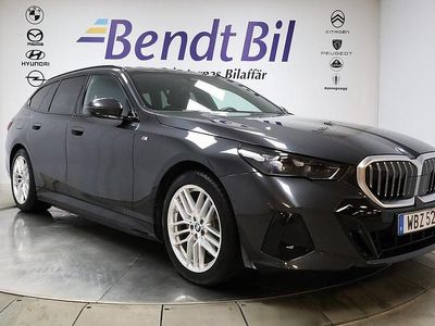 Sophisto grey brilliant effect Begagnad 2025 BMW 530e M Sport Kombi | 659 500 kr (Marknadspris)