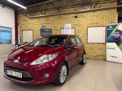 Begagnad Ford Fiesta Titanium 90 HK (66 kW) 2009 Röd Halvkombi