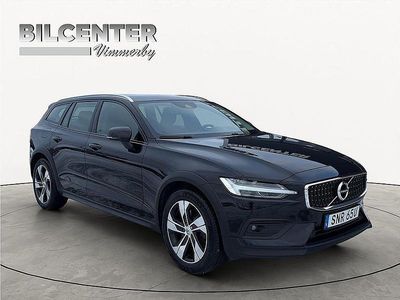 Svart Begagnad 2022 Volvo V60 CC Kombi | 235 000 kr (Superpris)