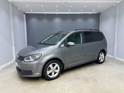 begagnad VW Touran / 1.6 TDI DSG 105hk / D-VÄRMARE/ NAVI