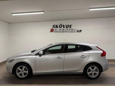 Silvermetallic Begagnad 2014 Volvo V40 Momentum Halvkombi | 82 500 kr (Marknadspris)