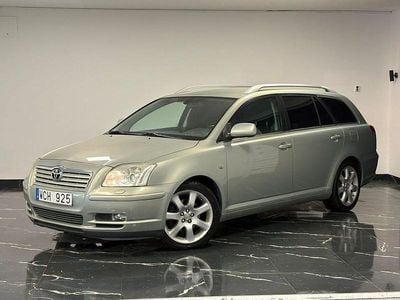 Begagnad Toyota Avensis 147 HK (108 kW) 2004 Ljusgrön Kombi