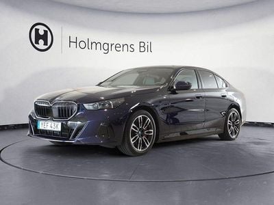Tanzanite blå metallic Begagnad 2024 BMW 550 M Sport Sedan | 799 800 kr