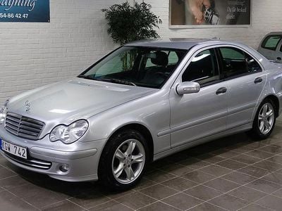 Begagnad Mercedes C200 Classic 163 HK (119 kW) 2006 Silver Sedan
