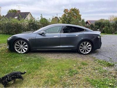 Begagnad 2014 Tesla Model S Halvkombi | 210 000 kr (Lite dyr)