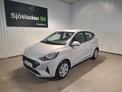 Grå Begagnad 2024 Hyundai i10 Halvkombi | 168 900 kr (Marknadspris)