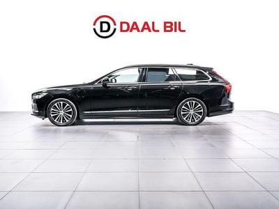 Svart Begagnad 2022 Volvo V90 Core Kombi | 309 700 kr (Marknadspris)