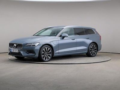 Grå Begagnad 2022 Volvo V60 Core Kombi | 319 000 kr (Marknadspris)