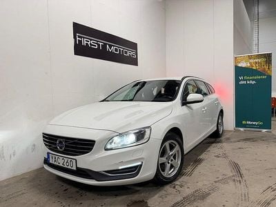 Vit Begagnad 2015 Volvo V60 Momentum Kombi | 134 900 kr (Marknadspris)