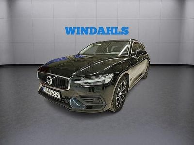 Svart Begagnad 2021 Volvo V60 Momentum Kombi | 219 900 kr (Marknadspris)
