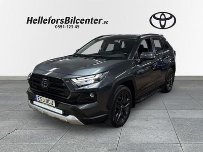 Mörkgrå Begagnad 2023 Toyota RAV4 Hybrid SUV | 469 500 kr (Dyr)