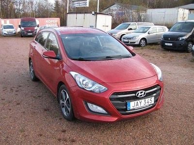 Begagnad Hyundai i30 Comfort 110 HK (80 kW) 2015 Röd Kombi
