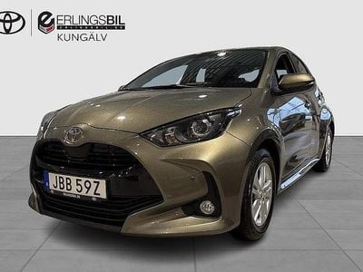 Grön Begagnad 2024 Toyota Yaris Hybrid Active Halvkombi | 234 900 kr (Marknadspris)