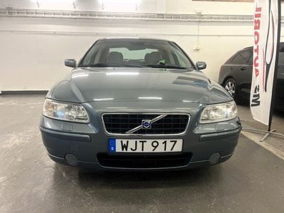 Begagnad Volvo S60 Momentum 210 HK (154 kW) 2004 Grön Sedan
