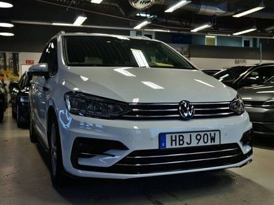 begagnad VW Touran 1.5 TSI Plus R-Line 7 sits Värmare Drag