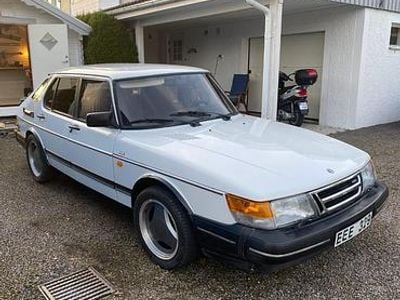 Vit Begagnad 1990 Saab 900 Halvkombi | 75 000 kr
