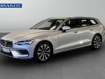 Begagnad Volvo V60 Core 355 HK (261 kW) 2023 Silver Kombi