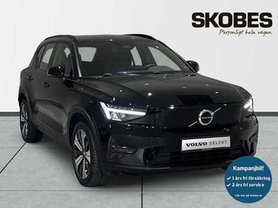 Svart Begagnad 2023 Volvo XC40 Core SUV | 324 300 kr (Marknadspris)
