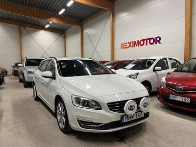 Vit Begagnad 2016 Volvo V60 Momentum Kombi | 154 900 kr (Marknadspris)