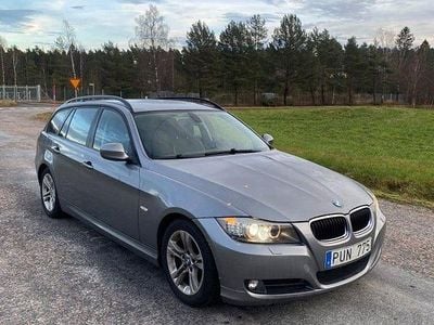 Grå Begagnad 2009 BMW 318 Comfort Edition Kombi | 30 000 kr