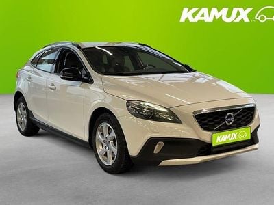 Vit Begagnad 2015 Volvo V40 CC Momentum Kombi | 109 400 kr (Marknadspris)