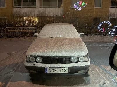 Diamond svart Begagnad 1988 BMW 525 Sedan | 45 000 kr