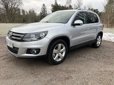 Begagnad VW Tiguan Sportline 140 HK (102 kW) 2012 Grå SUV