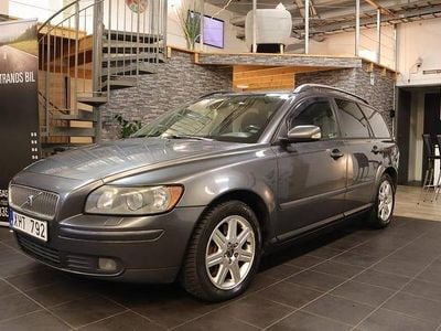 Grå Begagnad 2005 Volvo V50 Kinetic Kombi | 34 900 kr (Marknadspris)