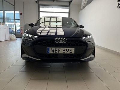 Navarrablå metallic Begagnad 2024 Audi A3 Advanced Plus Sedan | 329 000 kr (Lite dyr)