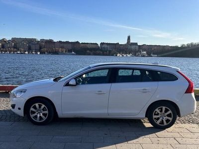 begagnad Volvo V60 T4F Powershift Momentum Euro 5