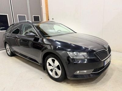 Svart Begagnad 2016 Skoda Superb Style Kombi | 179 000 kr (Marknadspris)