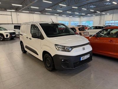 Begagnad Fiat Doblò 101 HK (74 kW) 2023 Vit Minibuss