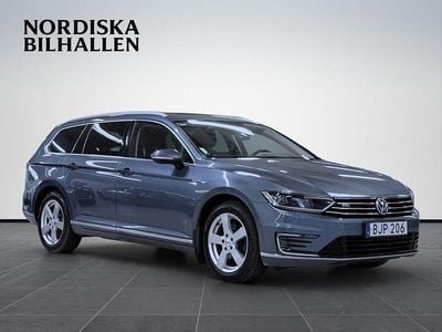 Blå Begagnad 2016 VW Passat GTE Kombi | 149 795 kr (Marknadspris)
