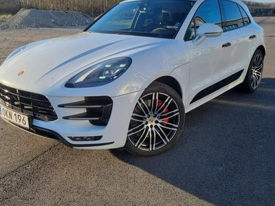 begagnad Porsche Macan Turbo Performance Sport Chrono Drag