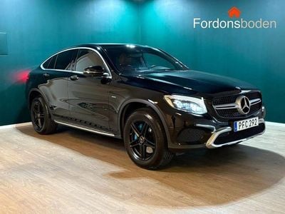 Svart Begagnad 2017 Mercedes GLC350 Sportkupé | 294 800 kr