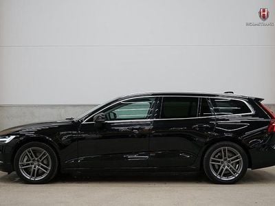 Svart Begagnad 2023 Volvo V60 Core Kombi | 384 900 kr (Marknadspris)
