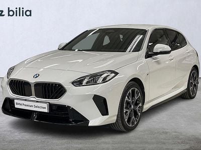 Begagnad BMW 120 M Sport 170 HK (125 kW) 2024 Alpinvit Halvkombi
