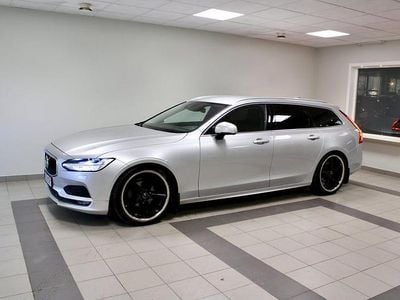 Begagnad Volvo V90 Momentum 150 HK (110 kW) 2020 Silver Kombi