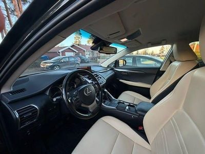 Begagnad Lexus NX300h 197 HK (144 kW) 2018 Svart metallic SUV
