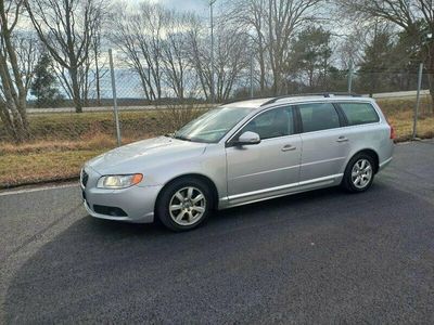 Begagnad Volvo V70 Momentum 109 HK (80 kW) 2010 Ljusgrå (lgrå) Kombi