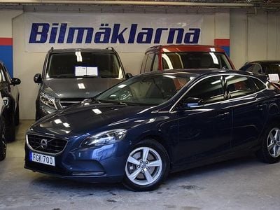 Blå Begagnad 2014 Volvo V40 Momentum Kombi | 149 000 kr (Marknadspris)