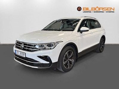 Vit Begagnad 2022 VW Tiguan Elegance SUV | 309 900 kr (Marknadspris)