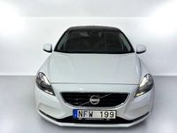 Begagnad Volvo V40 Momentum 116 HK (85 kW) 2013 Vit Halvkombi