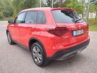 Begagnad Suzuki Vitara 116 HK (85 kW) 2023 Röd SUV
