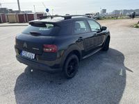 begagnad Citroën C4 Cactus 1.2, svart, årsskatt 360 kr