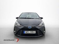 Begagnad Toyota Yaris Hybrid Active 101 HK (74 kW) 2018 Svart Halvkombi