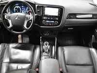 begagnad Mitsubishi Outlander P-HEV 2.0 Hybrid 4WD CVT 5-Sits 360 kamera Navi Drag 2016, SUV