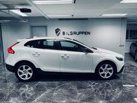 Begagnad Volvo V40 Momentum 150 HK (110 kW) 2015 Vit Halvkombi