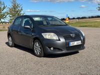 Begagnad Toyota Auris 124 HK (91 kW) 2007 Grå Halvkombi